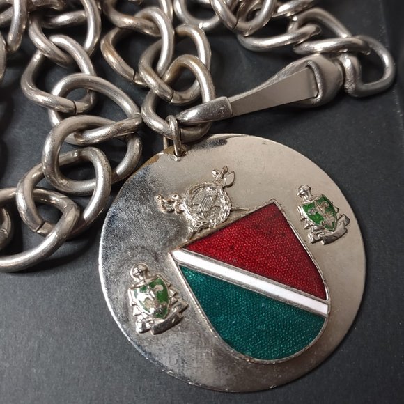 Large Coat Of Arms Pendant On Very Heavy 27.5 Inch Chain - Picture 13 of 14